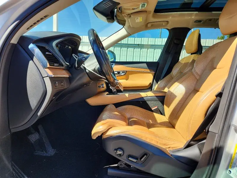 2016 VOLVO XC90 T6  