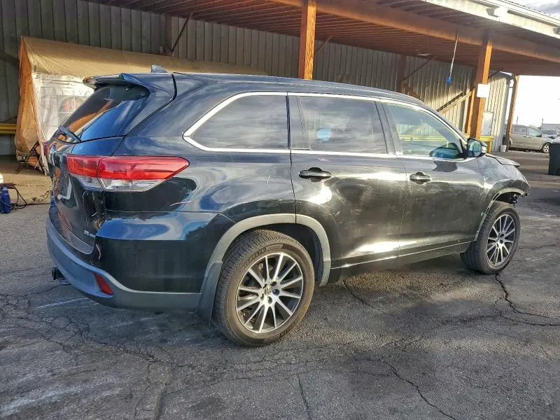 2018 TOYOTA HIGHLANDER SE  