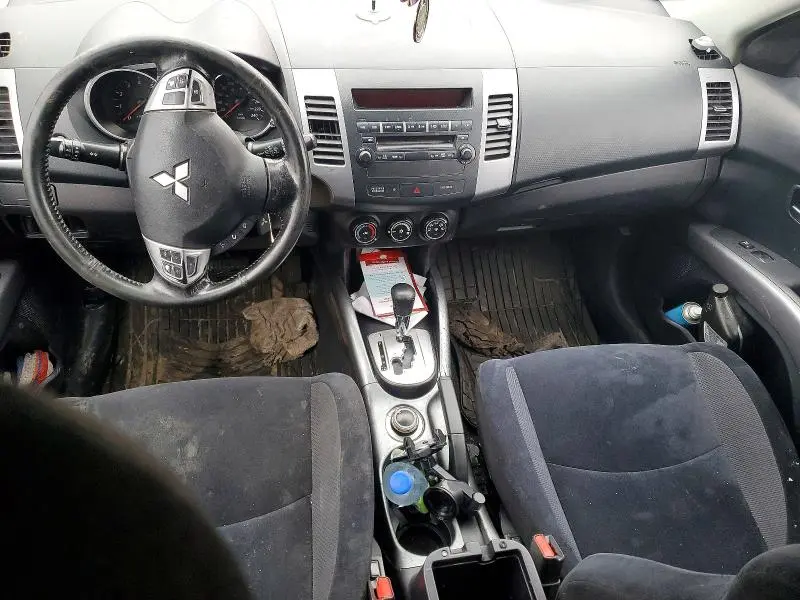 2011 MITSUBISHI OUTLANDER SE  