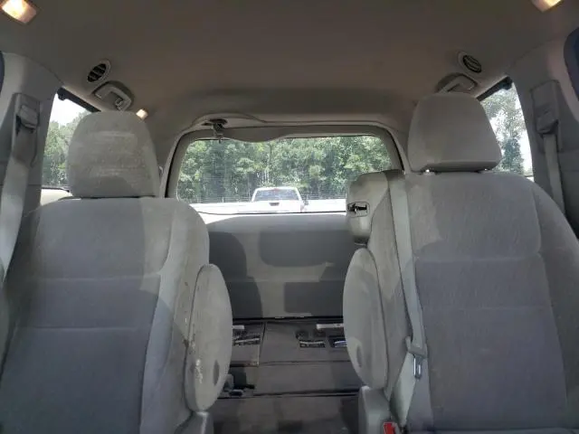 2015 TOYOTA SIENNA LE  