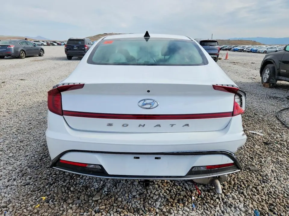 2022 HYUNDAI SONATA SE  
