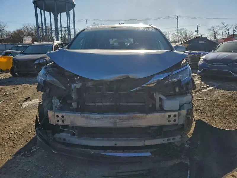 2021 TOYOTA SIENNA LE  