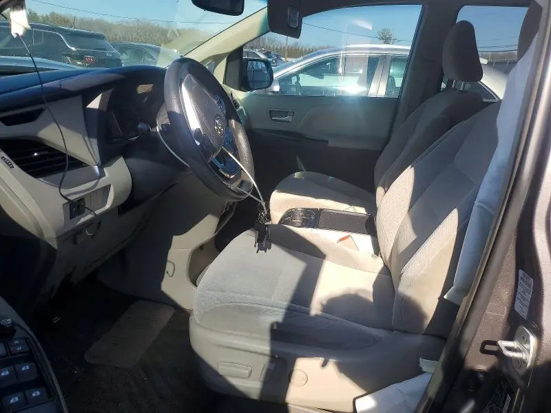 2015 TOYOTA SIENNA LE 8 PASSENGER  
