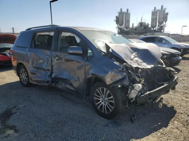 2018 TOYOTA SIENNA XLE  