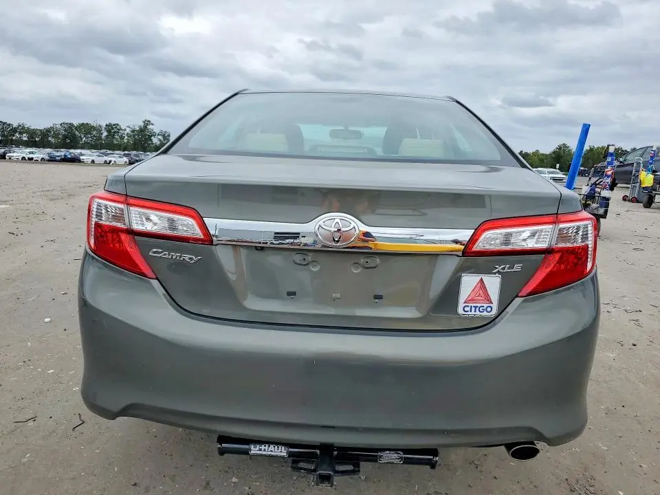 2014 TOYOTA CAMRY XLE  