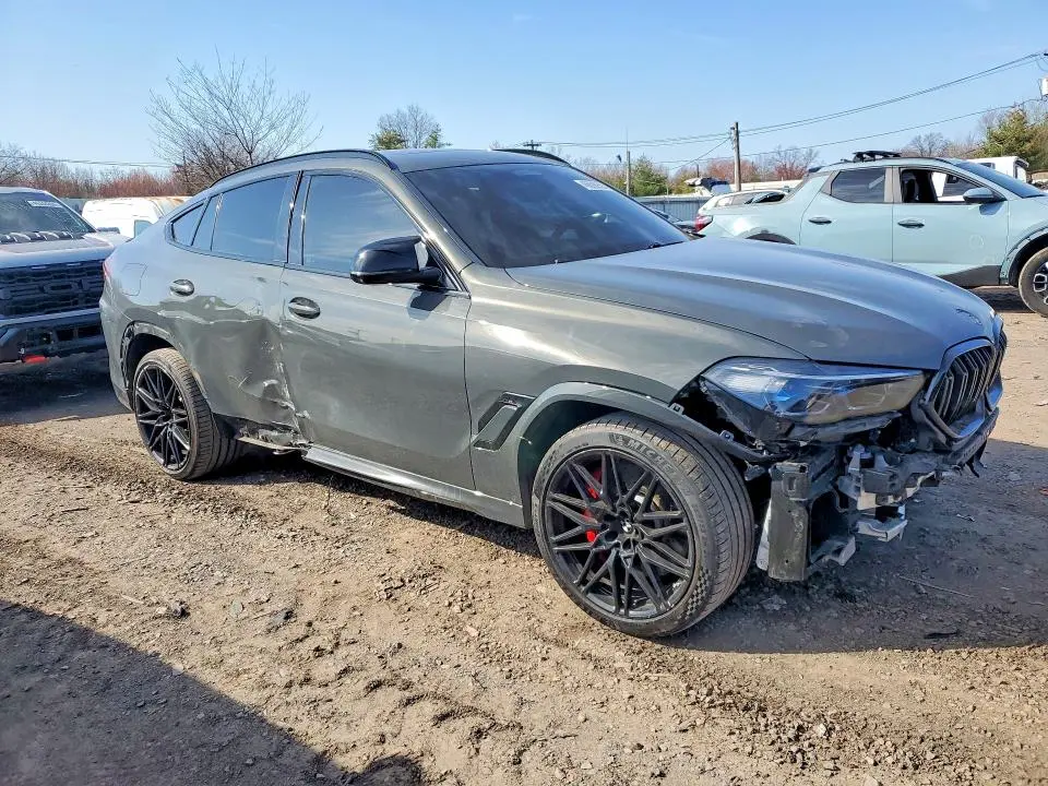 2022 BMW X6 M  