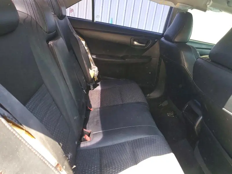 2015 TOYOTA CAMRY SE  