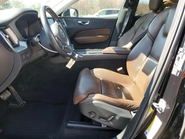 2019 VOLVO XC60 T5  