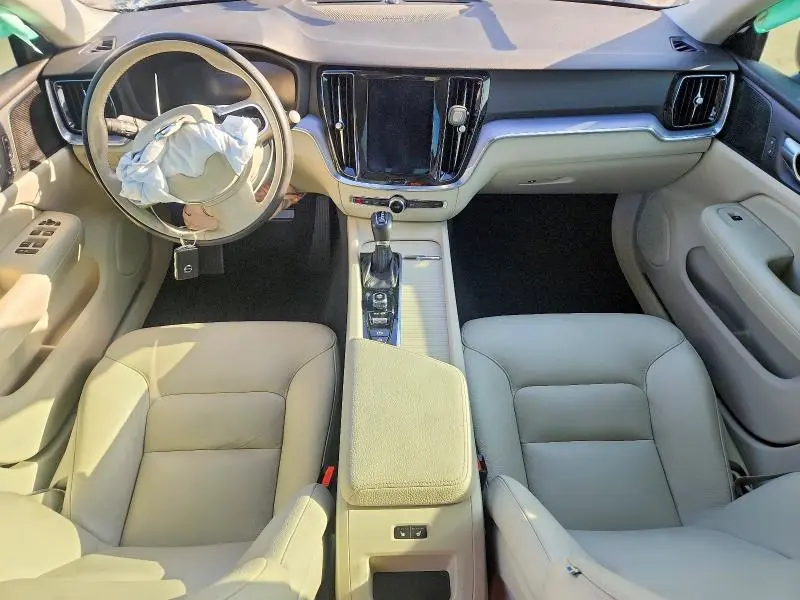 2020 VOLVO S60 T6 MOMENTUM  