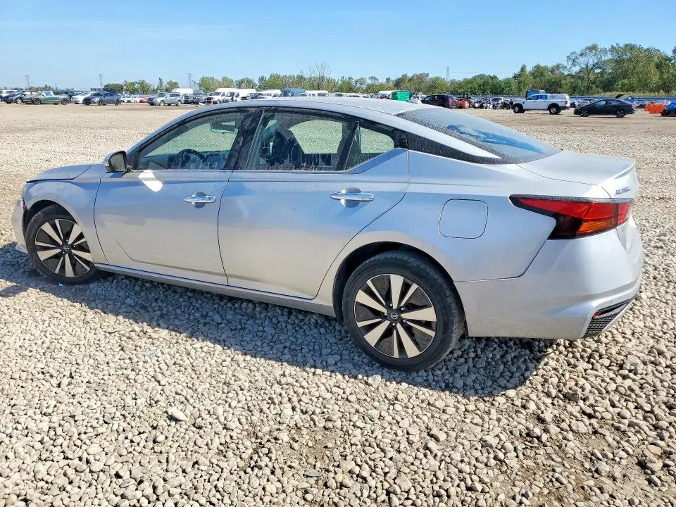2022 NISSAN ALTIMA SV  