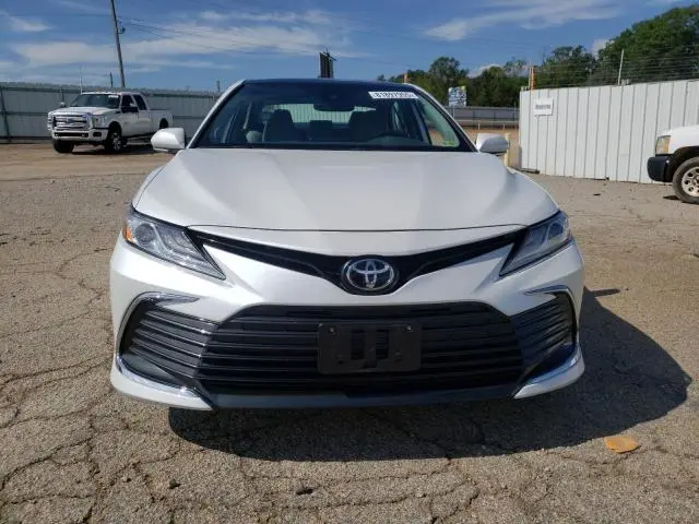 2021 TOYOTA CAMRY XLE  
