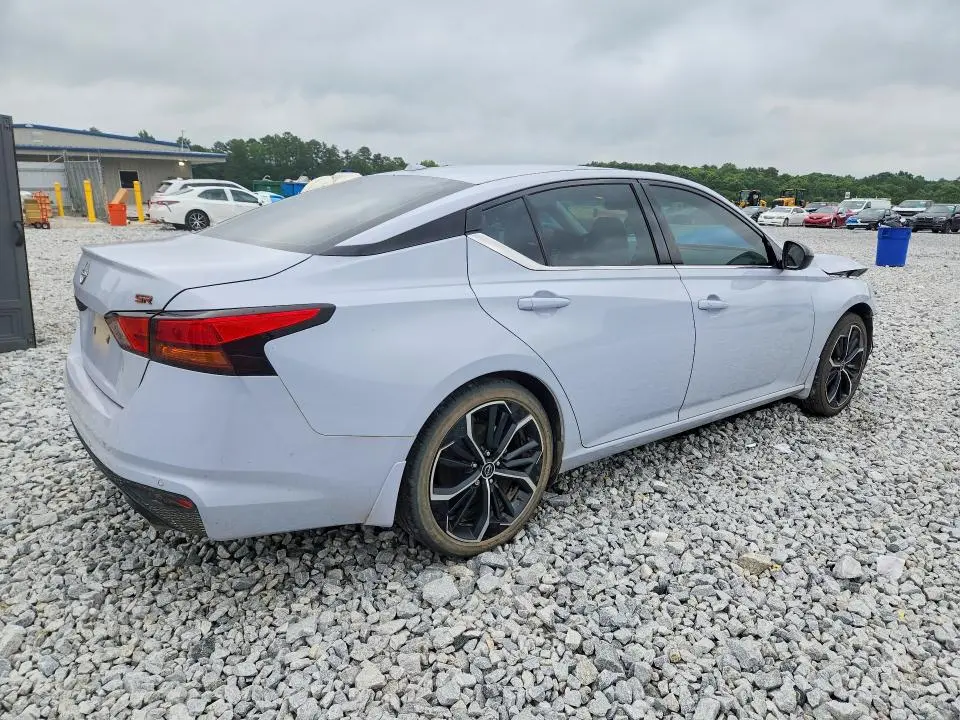 2024 NISSAN ALTIMA SR  