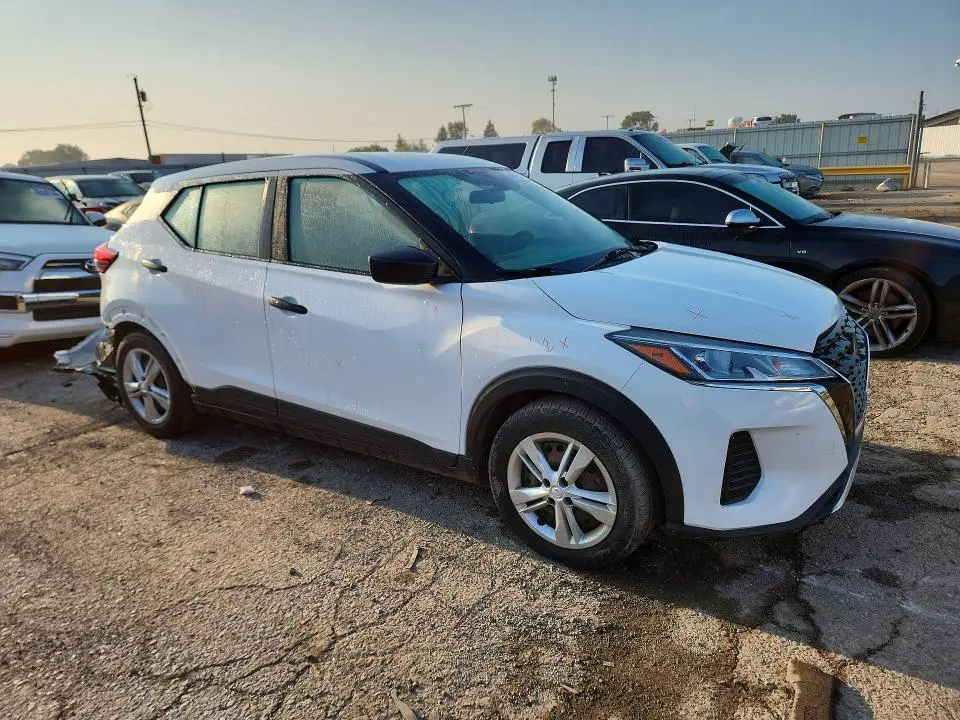 2021 NISSAN KICKS S  