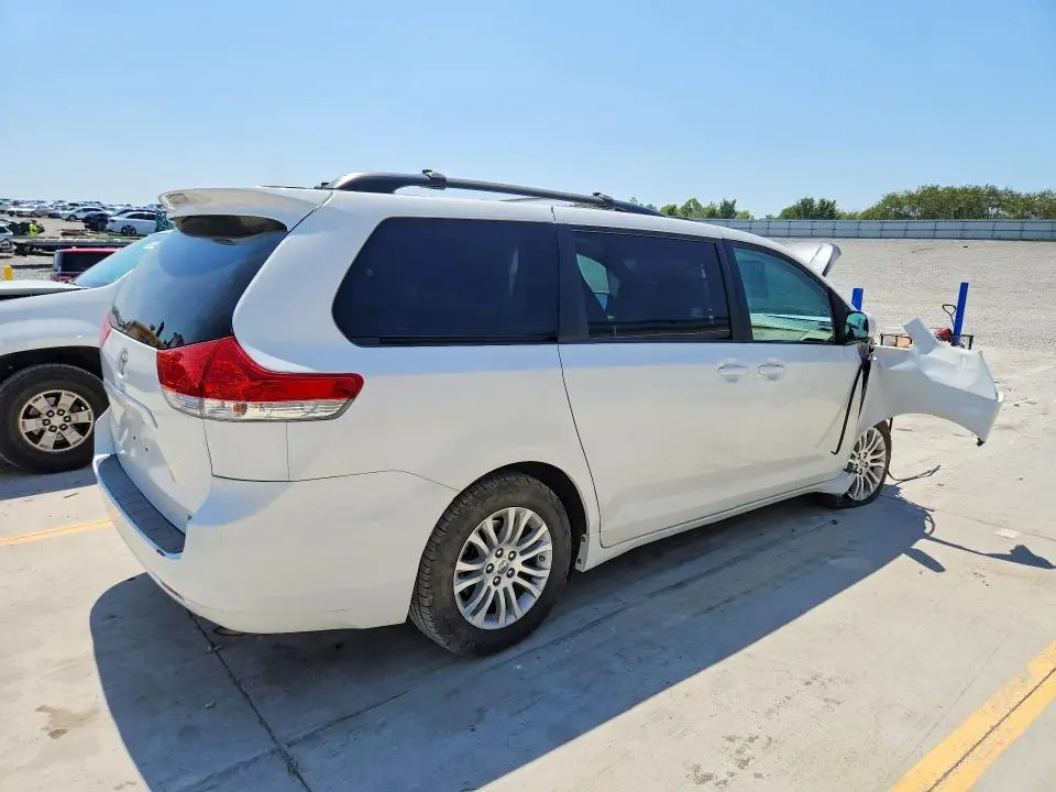 2011 TOYOTA SIENNA XLE 8-PASSENGER  