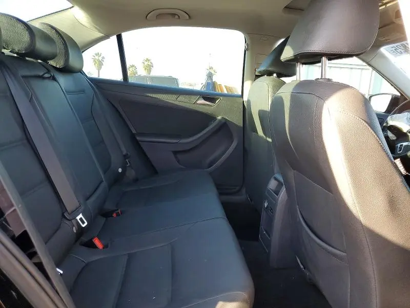 2012 VOLKSWAGEN JETTA SE  