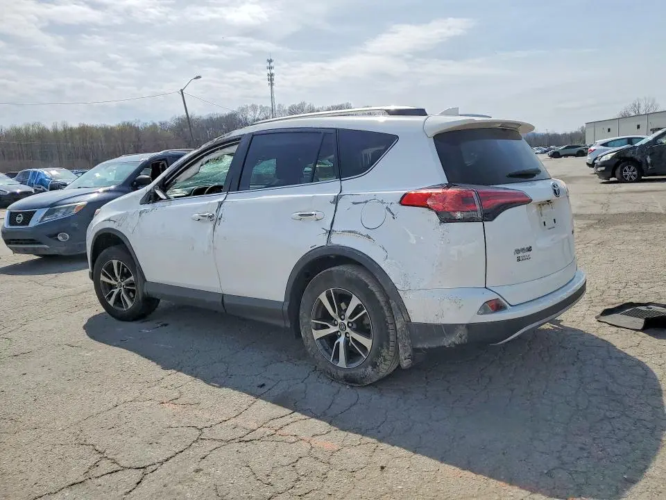2017 TOYOTA RAV4 XLE  