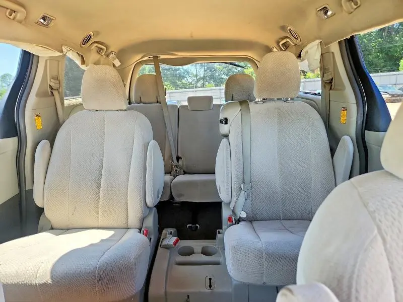 2014 TOYOTA SIENNA LE  