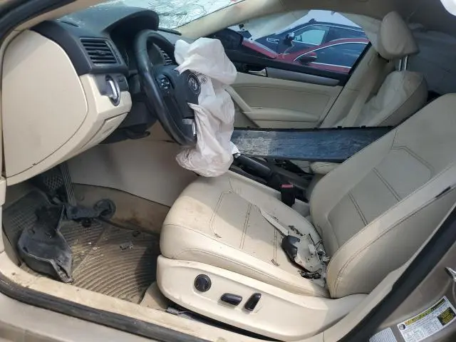 2015 VOLKSWAGEN PASSAT SE  