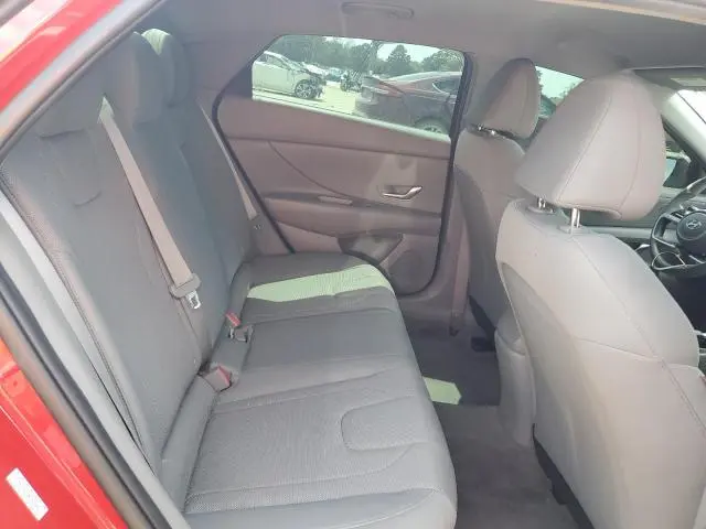 2022 HYUNDAI ELANTRA SE  