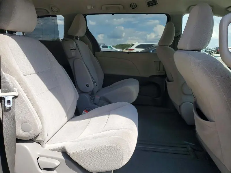 2015 TOYOTA SIENNA LE 8-PASSENGER  