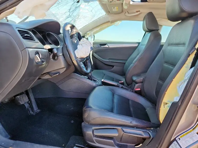 2016 VOLKSWAGEN JETTA SE  