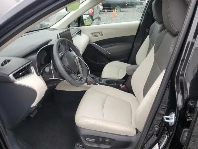 2024 TOYOTA COROLLA CROSS XLE  