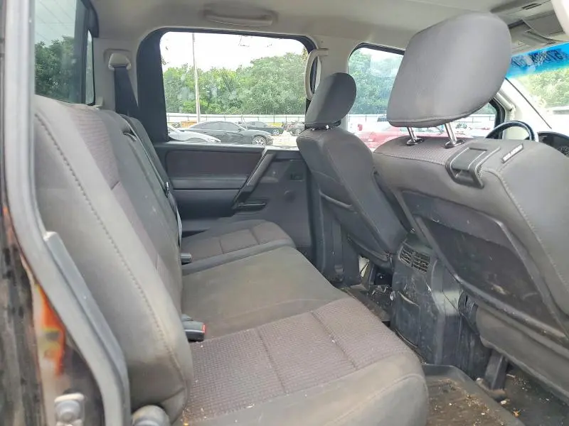 2010 NISSAN TITAN SE  