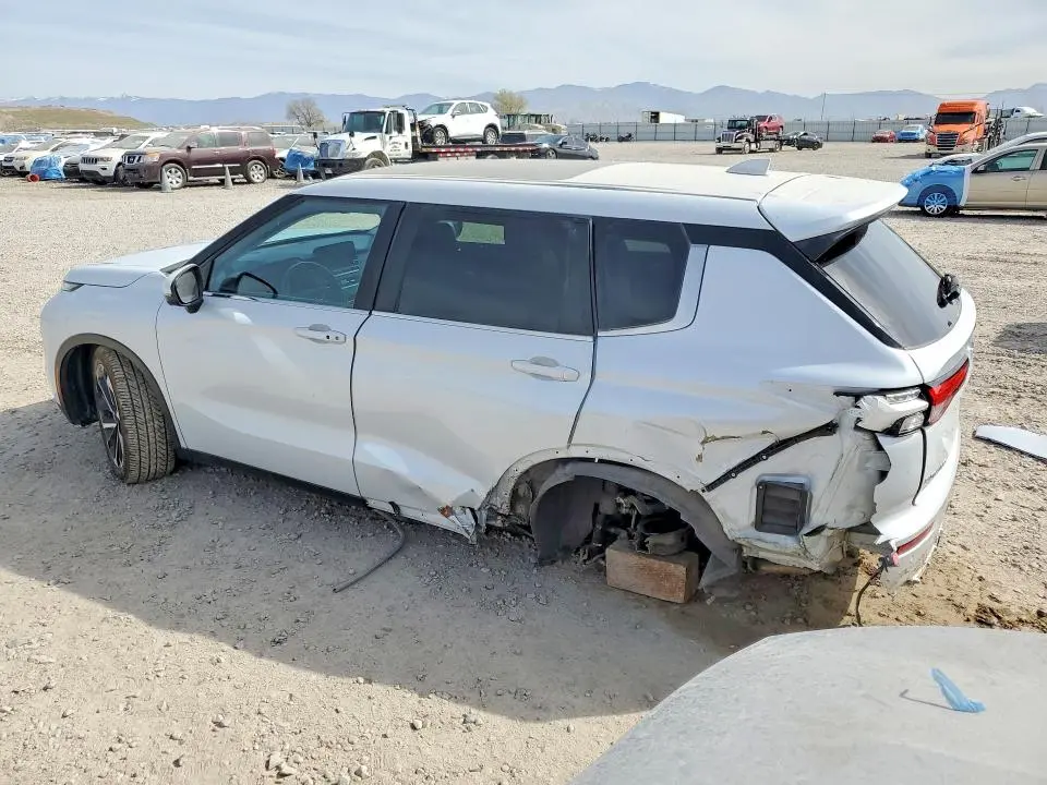 2022 MITSUBISHI OUTLANDER SE  