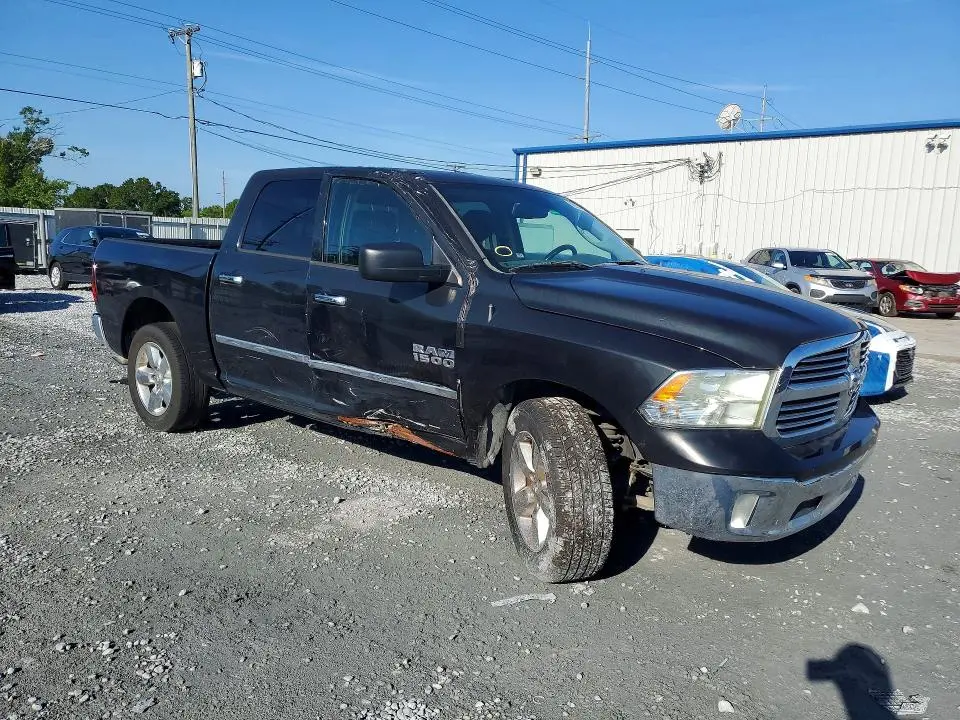 2015 RAM 1500 SLT  