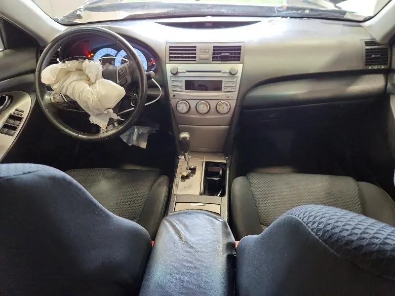 2011 TOYOTA CAMRY SE  