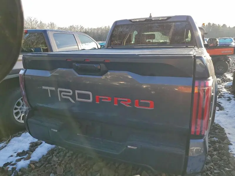 2024 TOYOTA TUNDRA CREWMAX LIMITED  