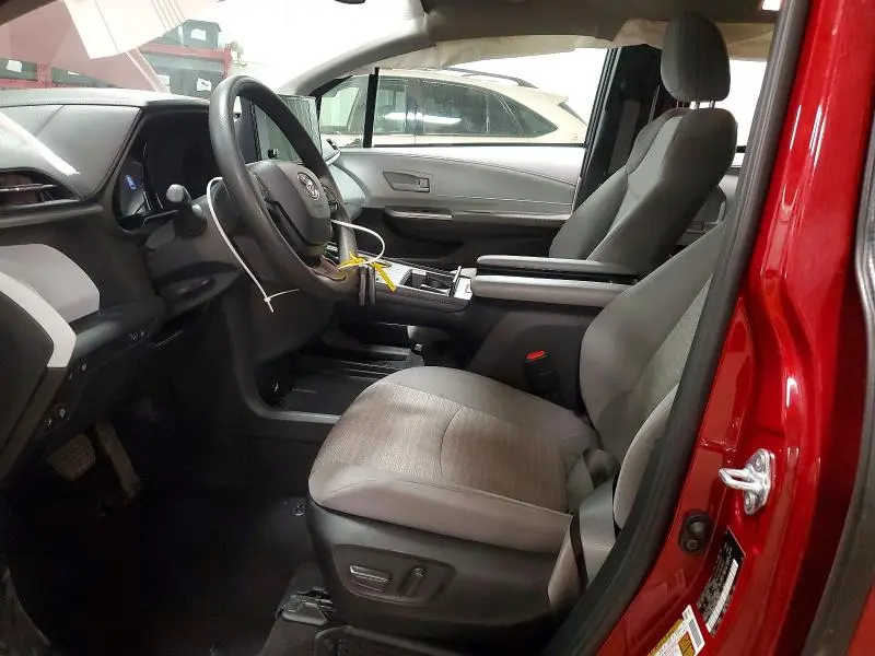 2025 TOYOTA SIENNA LE 8-PASSENGER  