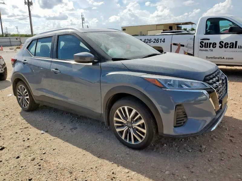 2024 NISSAN KICKS SV  