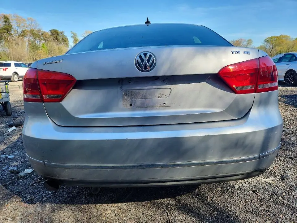 2013 VOLKSWAGEN PASSAT SE  