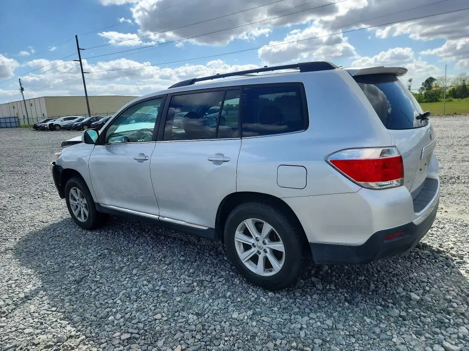 2013 TOYOTA HIGHLANDER SE  