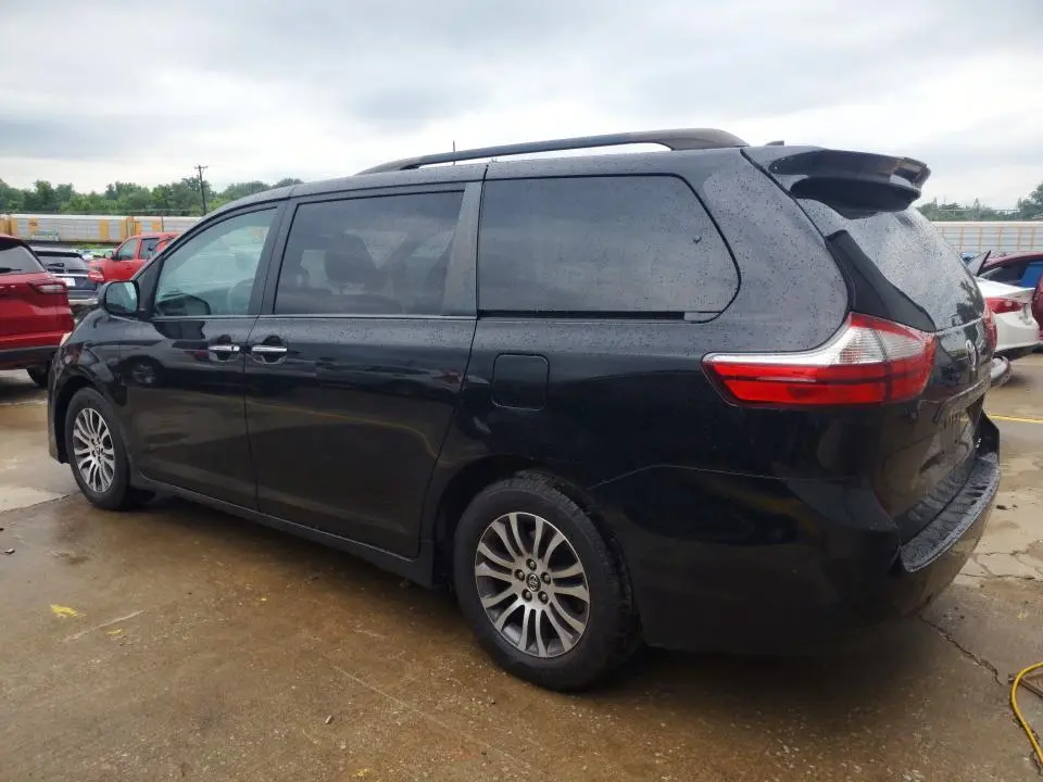 2018 TOYOTA SIENNA XLE 8-PASSENGER  