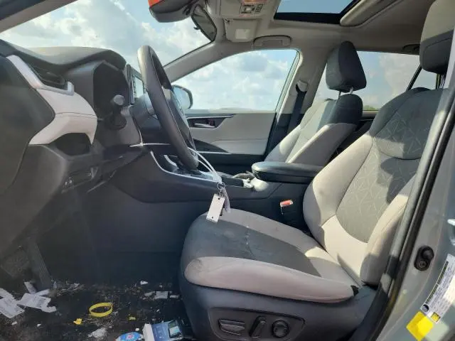 2021 TOYOTA RAV4 XLE  