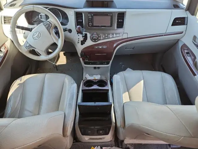 2013 TOYOTA SIENNA XLE  