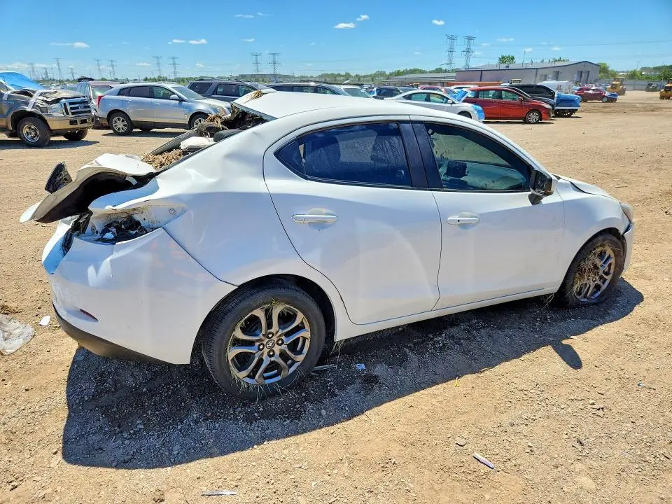 2019 TOYOTA YARIS LE  