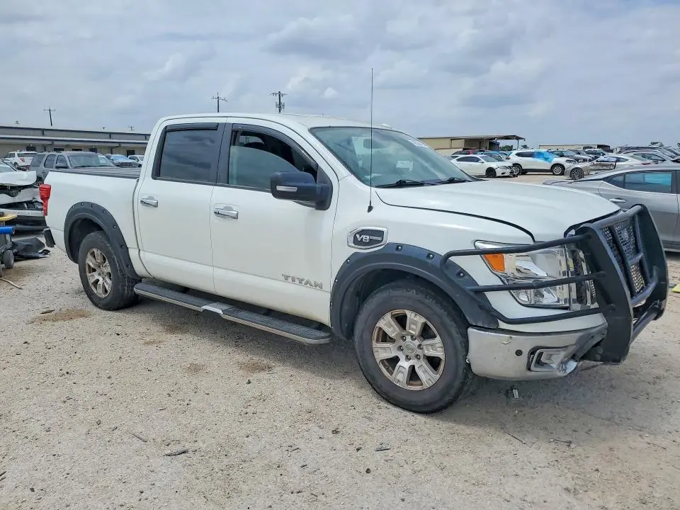 2017 NISSAN TITAN SV  