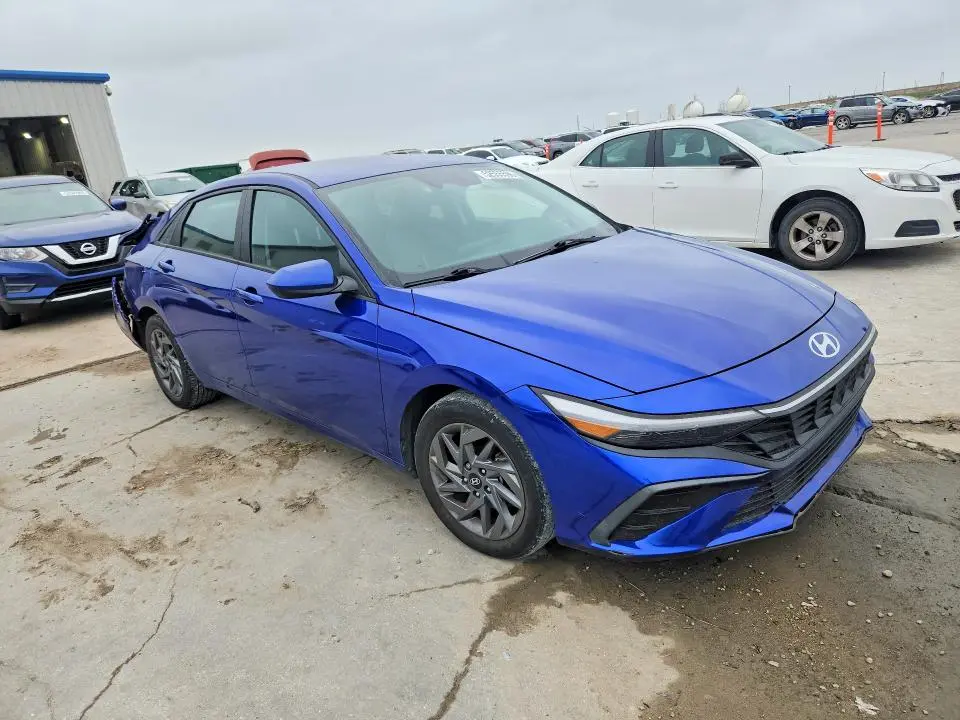 2024 HYUNDAI ELANTRA SEL  