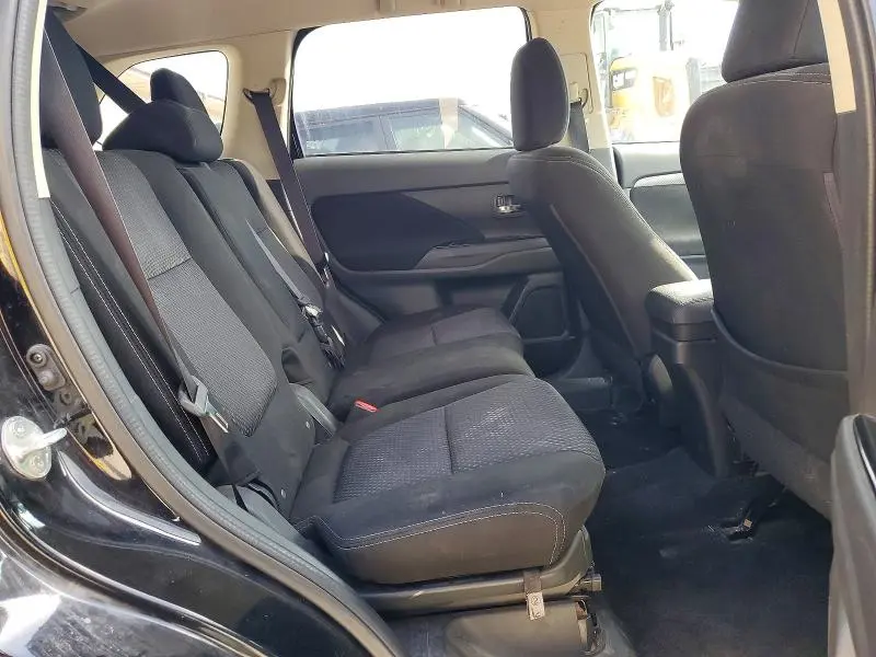2016 MITSUBISHI OUTLANDER SE  