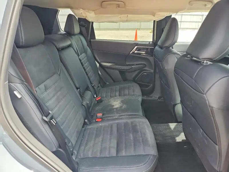 2026 MITSUBISHI OUTLANDER SE  