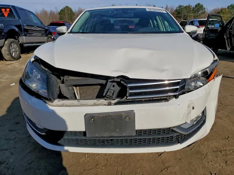 2015 VOLKSWAGEN PASSAT SE  