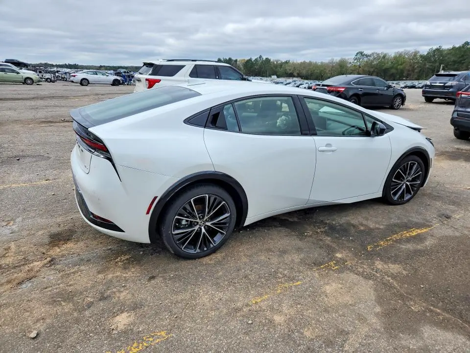 2025 TOYOTA PRIUS XLE  