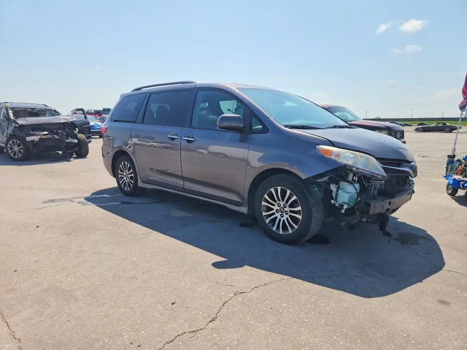 2019 TOYOTA SIENNA XLE 8-PASSENGER  