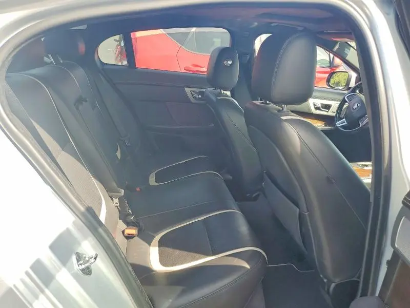 2014 JAGUAR XF   