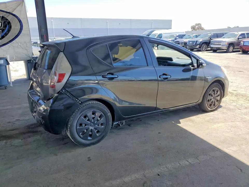2014 TOYOTA PRIUS C THREE  