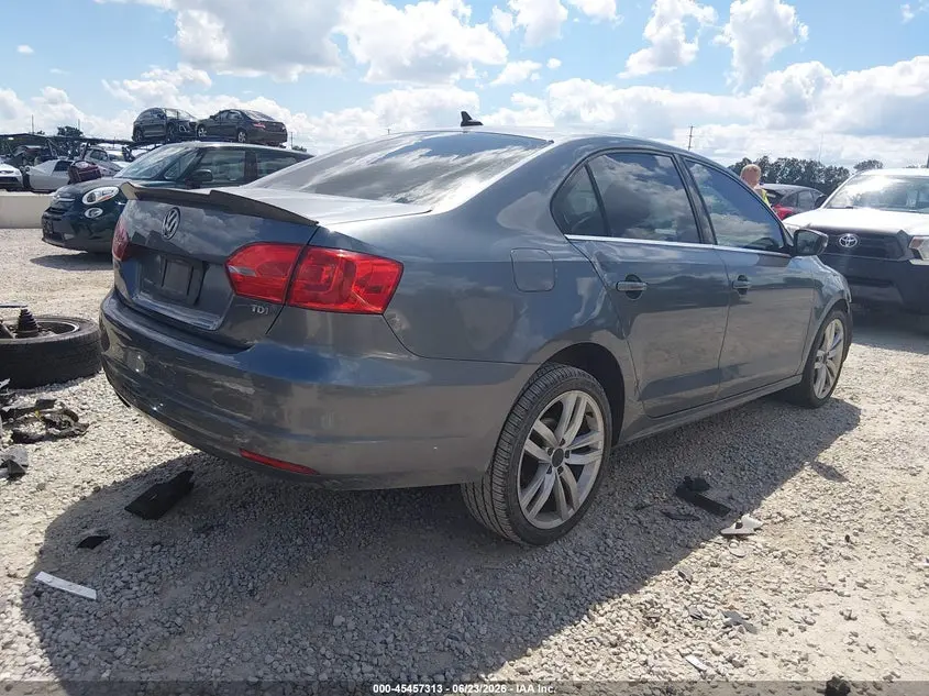 2013 VOLKSWAGEN JETTA 2.0L TDI