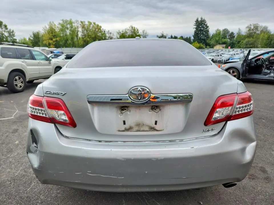 2011 TOYOTA CAMRY XLE  